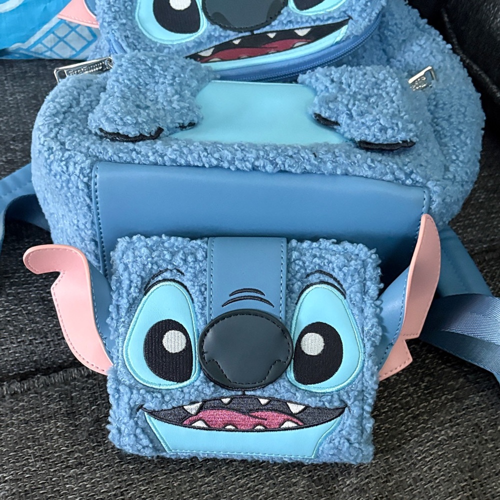 Blue stitch Backpack and wallet - Picture 9 of 11